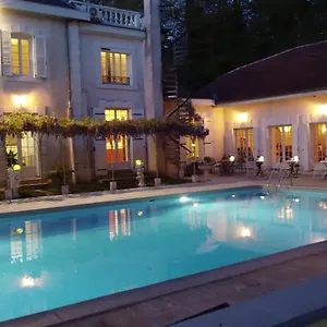 Logis Vélès Couette-café